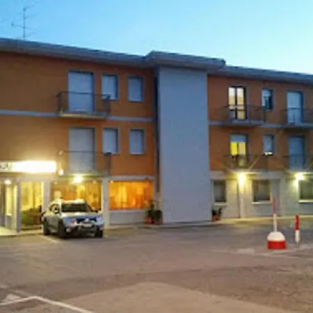 Trattoria Al Taj Szálloda 2*