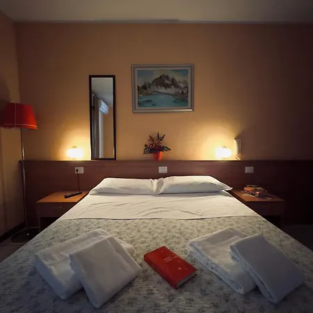 Trattoria Al Taj Hotel Sevegliano