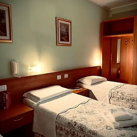 Trattoria Al Taj Hotell 2*