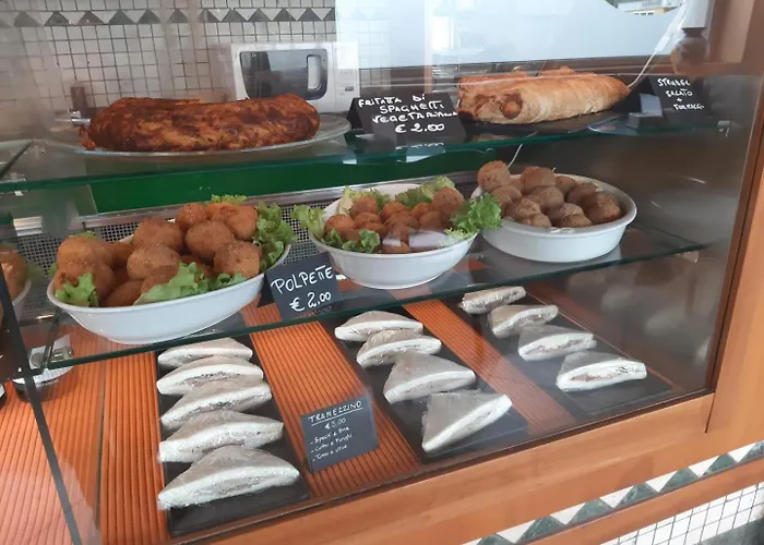 Trattoria Al Taj Szálloda 2*